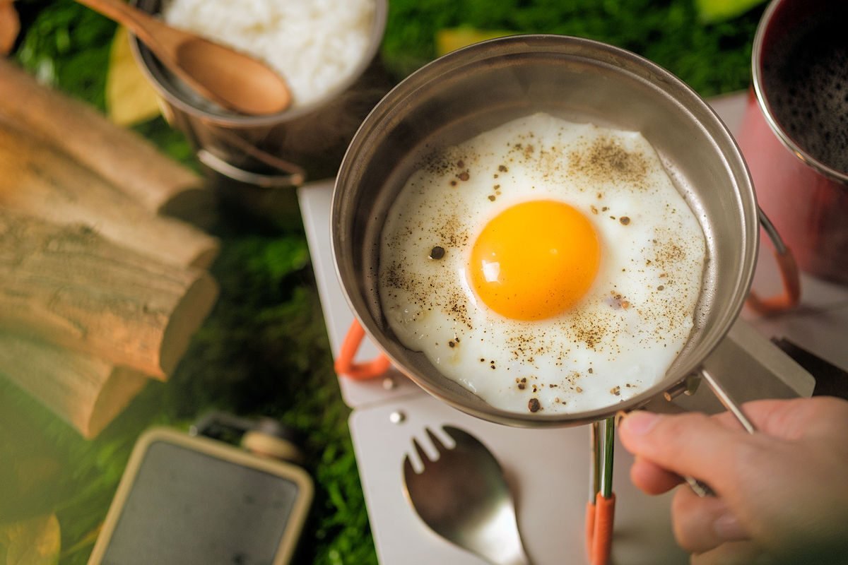 Saltear huevos en sartén
