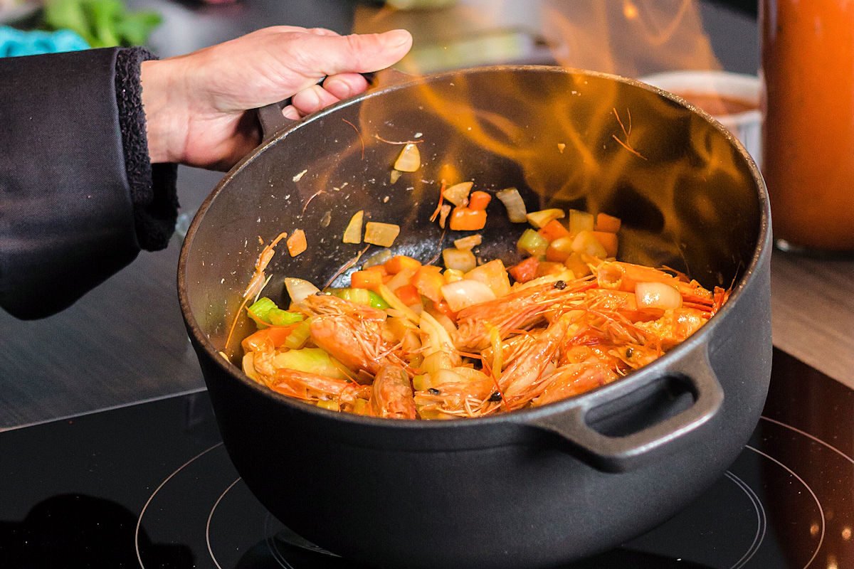 Cocer camarones en olla a presión