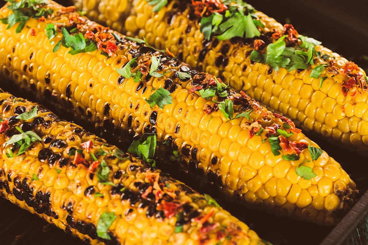 Cocer elotes en una sartén