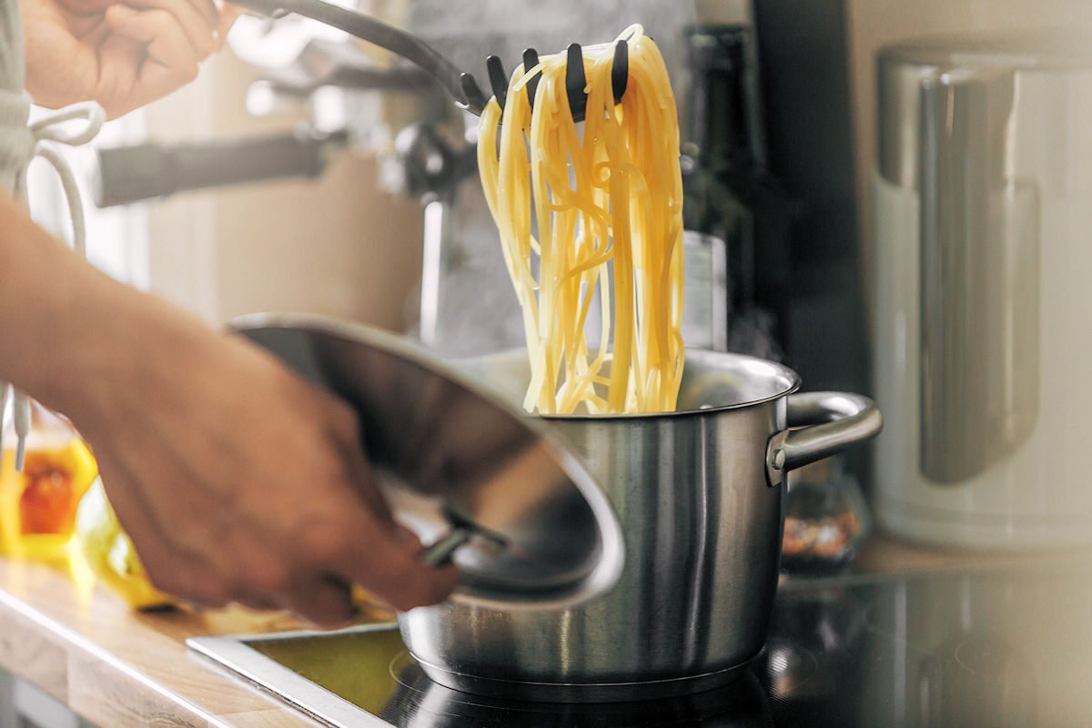 Pasta en agua hirviendo