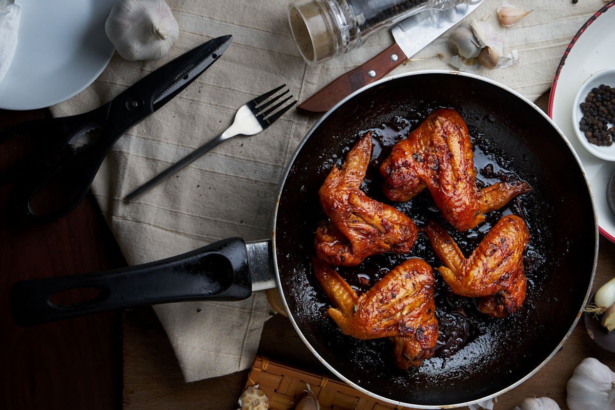 Saltear el pollo en una sartén