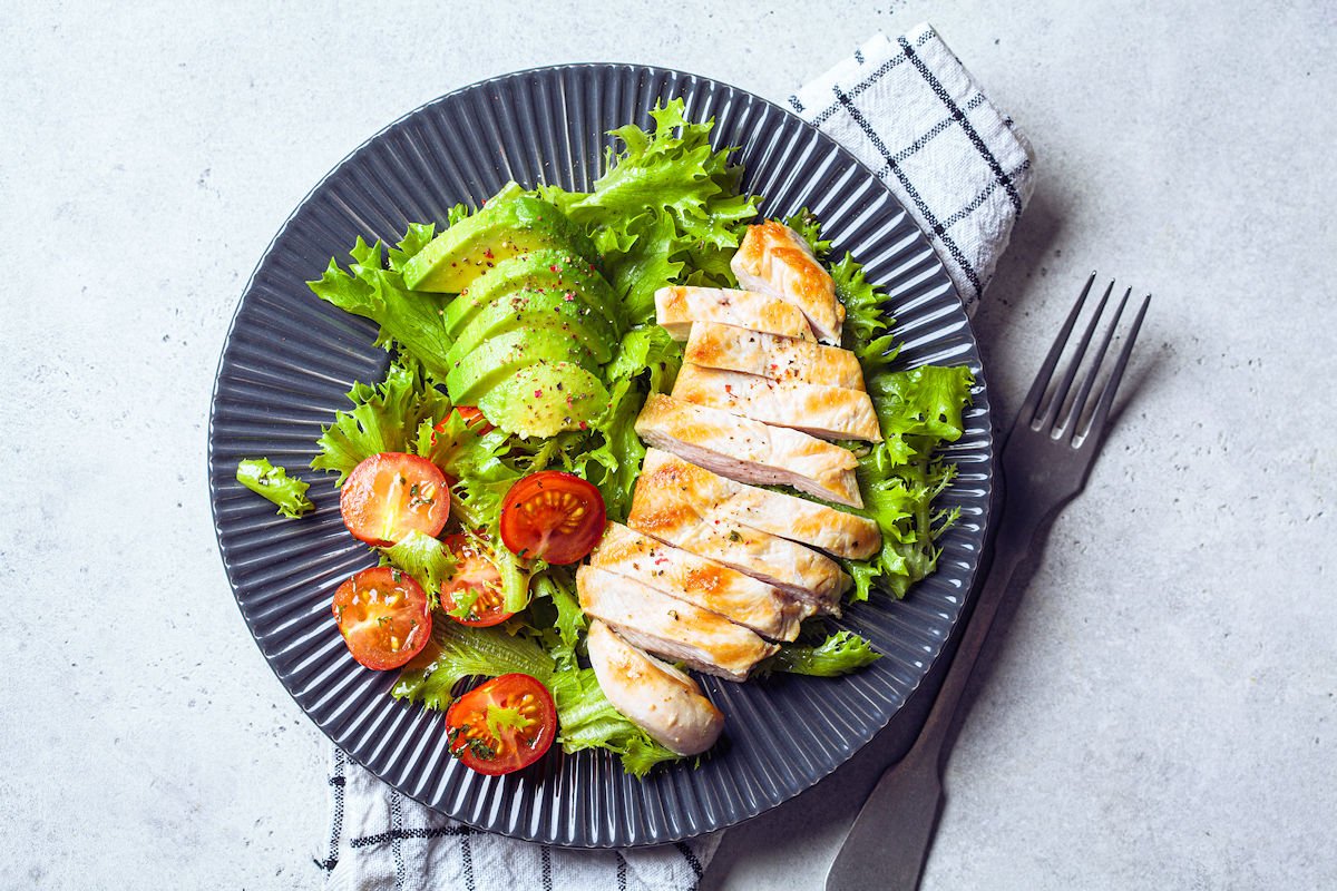 Ensalada de pollo con aguacate