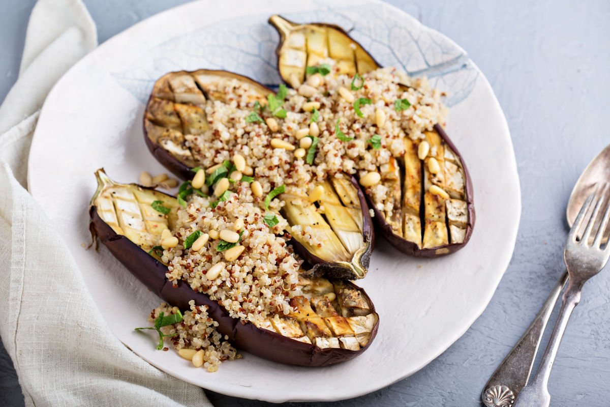 Berenjenas rellenas de quinoa y espinacas