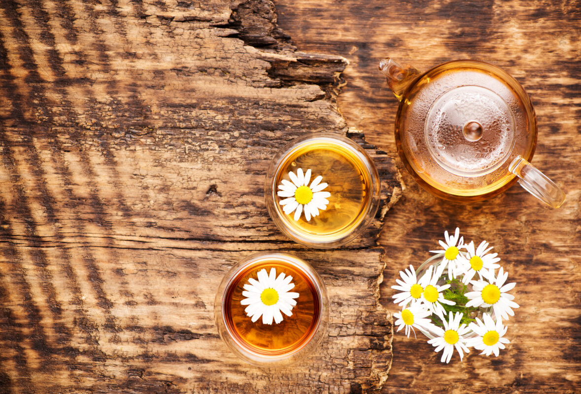 Infusión de Manzanilla con Anís. Foto por Envato.