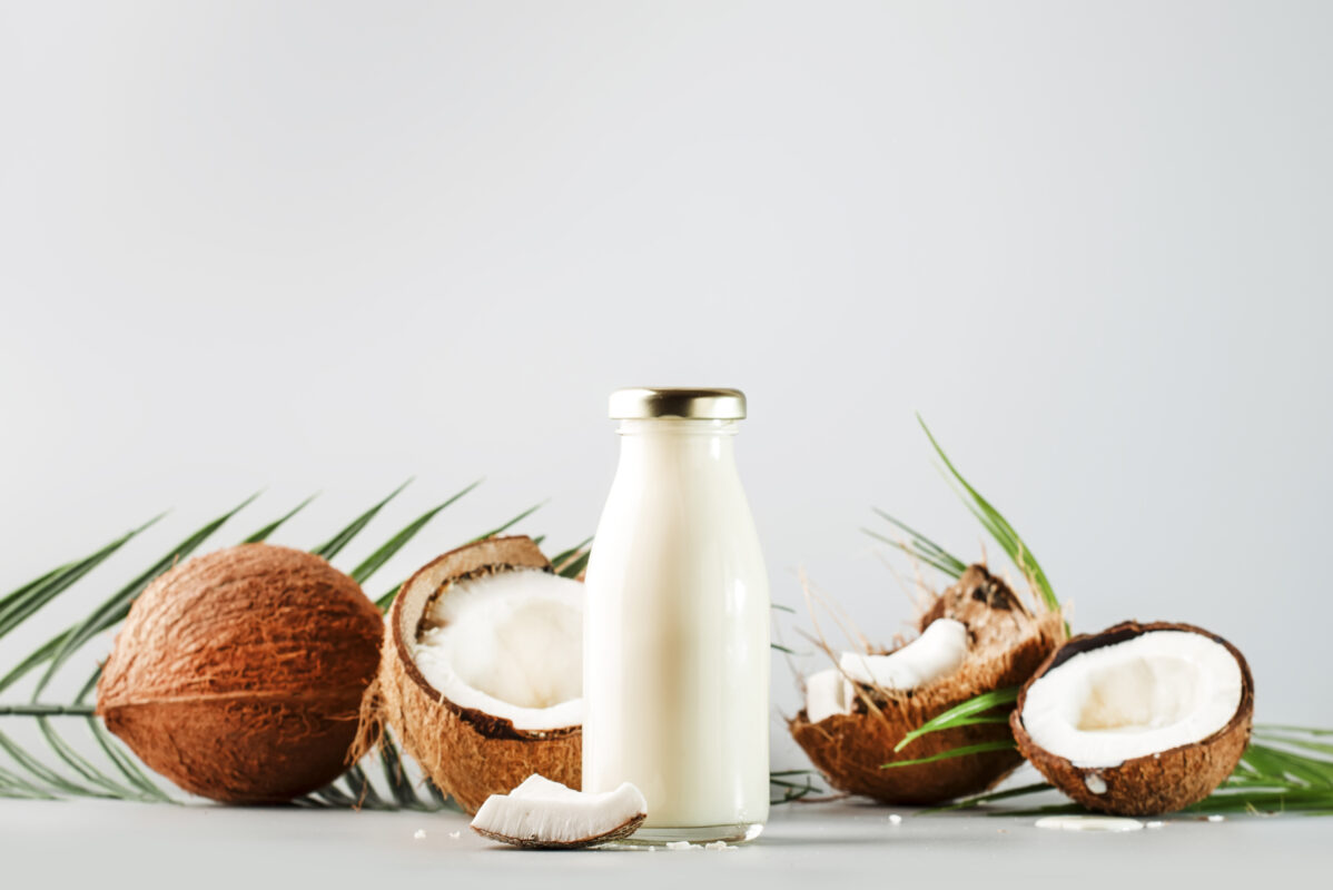 Contraindicaciones del coco. Foto por Envato.