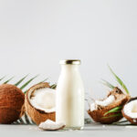 COCO » Beneficios, Propiedades, Calorías y Formas de Consumirlo Contraindicaciones del coco. Foto por Envato.