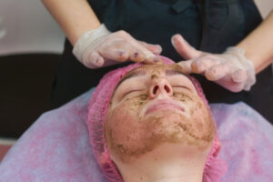 Aplicación Correcta del Ácido Glicólico. Foto por Envato.