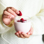 KÉFIR » Beneficios, Propiedades y Contraindicaciones Diferencias entre el Kéfir y Yogur » Delicias Sanas. Foto por Envato.