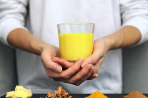 Cúrcuma para desinflamar. Foto por Envato