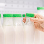 KÉFIR » Beneficios, Propiedades y Contraindicaciones Beneficios del kéfir. Foto por Envato.