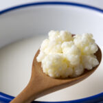 KÉFIR » Beneficios, Propiedades y Contraindicaciones Kéfir de Leche. Foto por Envato.