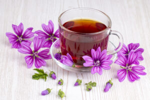 Infusión de Malva. Foto por Envato.
