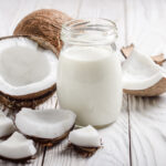 KÉFIR » Beneficios, Propiedades y Contraindicaciones Kéfir de coco. Foto por Envato.