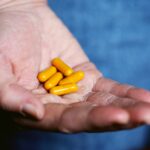 Pastillas de cúrcuma. Photo by Alexander Grey. Unsplash.