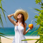 COCO » Beneficios, Propiedades, Calorías y Formas de Consumirlo Beneficios del coco. Foto por Envato.