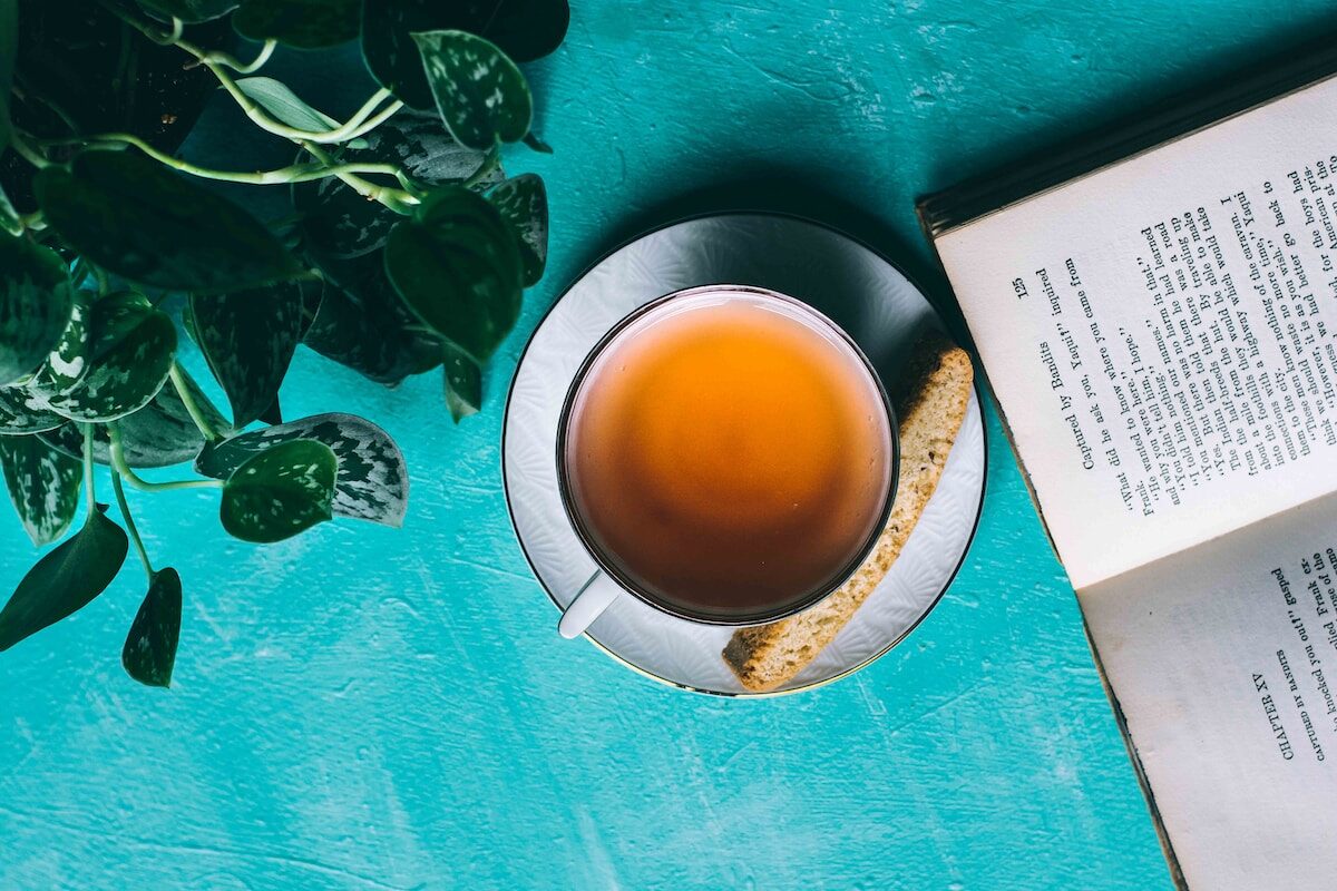 Té de cúrcuma. Photo by Tina Dawson. Unsplash.