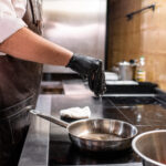 SAL » Propiedades, Usos y Contraindicaciones Propiedades de la Sal de Mesa. Foto por Envato.