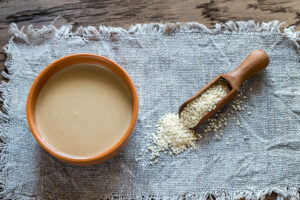 Beneficios del Tahini. Foto por Envato.