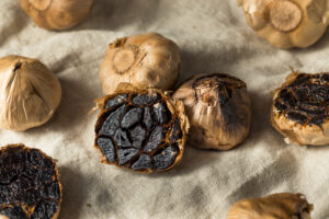 Beneficios del Ajo Negro. Foto por Envato.