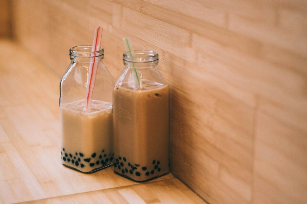 Bebida de Tapioca y Matcha. Photo by Rosalind Chang. Unsplash.